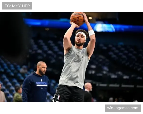 克莱·汤普森无球跑动制造空位，三分效率领跑后卫